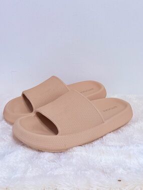 BRONAX Pillow Slippers Tan| House Slides Shower Sandals  Size 9-10